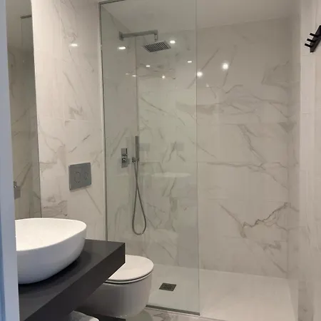 New Apartment, 2 Ensuite Bedroom, Amazing Sea View