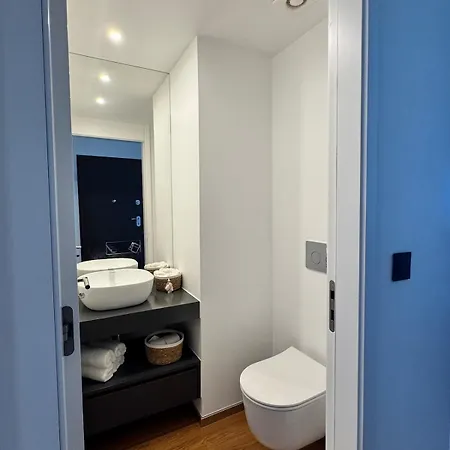 New Apartment, 2 Ensuite Bedroom, Amazing Sea View *