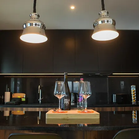 New Apartment, 2 Ensuite Bedroom, Amazing Sea View