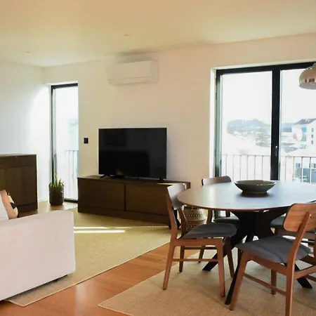 New Apartment, 2 Ensuite Bedroom, Amazing Sea View Понта-Делгада