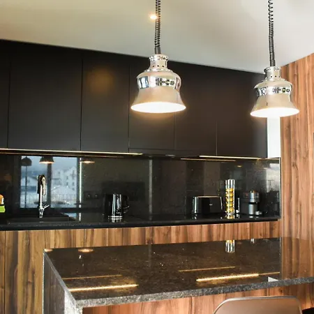 New Apartment, 2 Ensuite Bedroom, Amazing Sea View 아파트 *