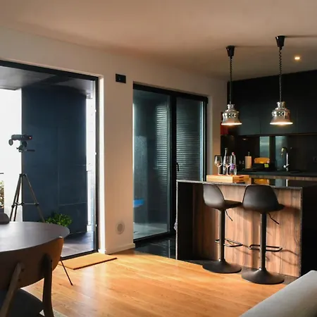 New Apartment, 2 Ensuite Bedroom, Amazing Sea View