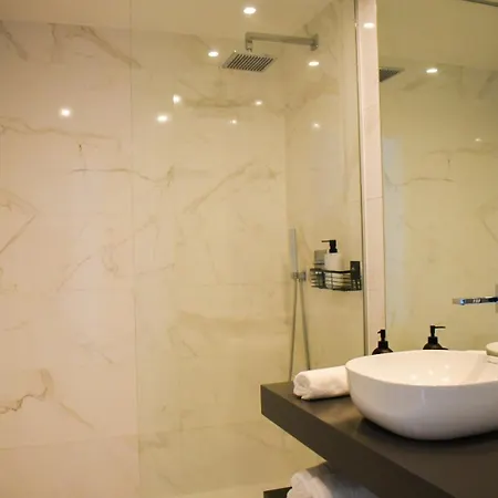 New Apartment, 2 Ensuite Bedroom, Amazing Sea View Ponta Delgada