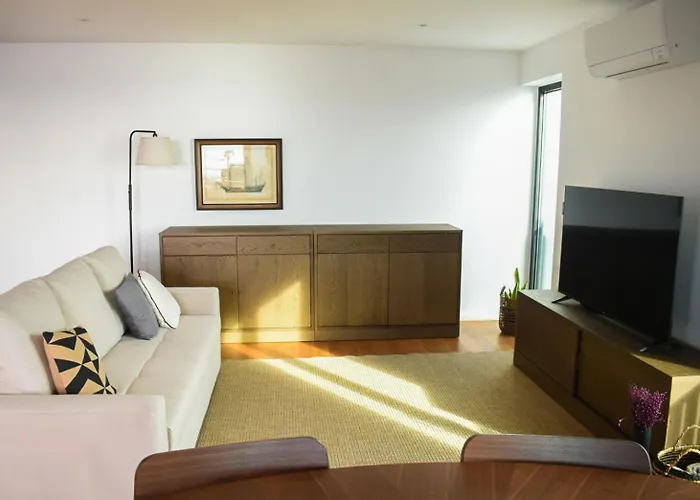 New Apartment, 2 Ensuite Bedroom, Amazing Sea View * Ponta Delgada